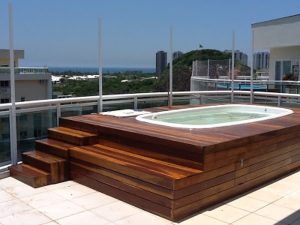 Piscina suspensa de fibra
