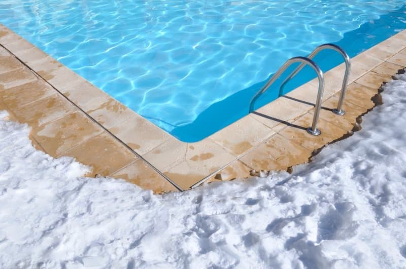 Cuidados especiais com a piscina no inverno