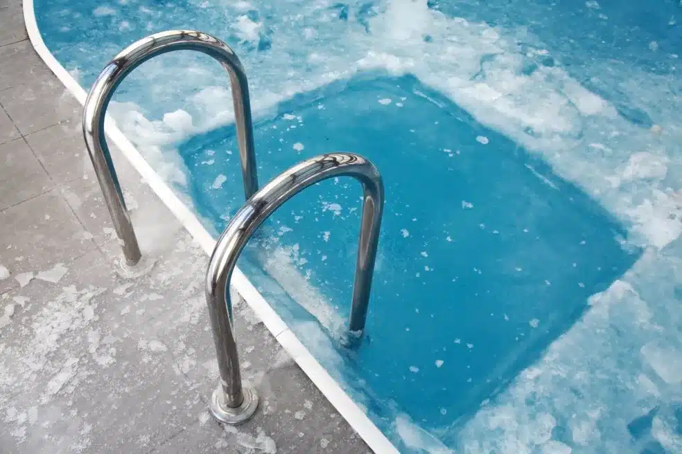 cuidados especiais com a piscina no inverno